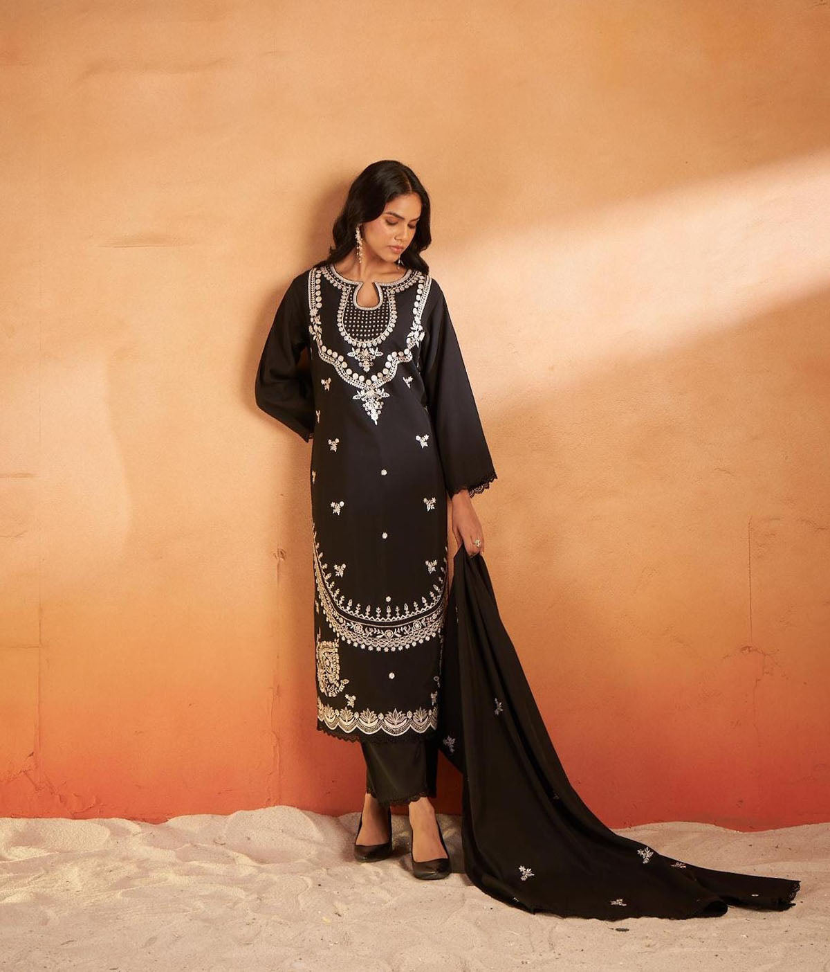 Black Embroidered Formal Kurta Set with Keyhole Neckline